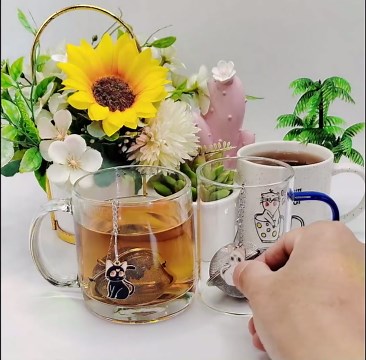 2 pcs tea infuser loose tea strainer, heart shaped stainless steel loose leaf tea infuser tea ball, cute pendant tea ball set tea gifts for tea lovers women (Black Cat + White Cat)
