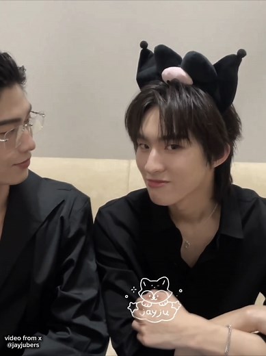 Heart Eyes Emoji Expression Explained