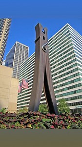 Claes Oldenburg transformed the ordinary into the extraordinary. 🎨 A leading figure of Pop Art, Oldenburg challenged how we see everyday objects by turning them into oversized, soft, playful sculptures. From giant hamburgers and clothespins to monumental public installations, his work blurs the line between humor and critique, art and life. By enlarging the familiar, Oldenburg made us pause, smile, and rethink consumer culture, scale, and meaning. His art reminds us that even the most mundane o