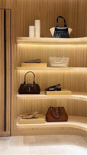 Bags, shoes, sunnies, repeat. Our new accessory drop is seriously irresistible. Ready to give in? #MangoShoes #MangoBags Bag: 17061240, 17093810, 17041179, 17093811 & 17004452 Shoes: 17091285, 17071280 & 17052918 Sunglasses: 17052922 & 17011129 | Mango