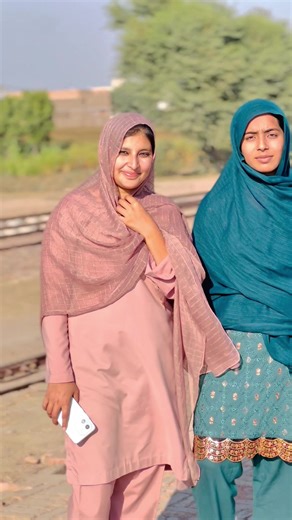 Moler y Zoya Khan: Colaboración Excepcional