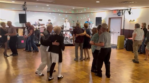 51K views · 900 reactions | Beer Barrel Polka from Mollie B’s show in April at Rookies Sports Pub in Stevens Point, WI | Rookies Sportspub | Facebook