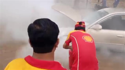  Karachi – Car fire extinguished with brave efforts of Shell employees, who stepped forward without hesitation!  #Karachi #ShellEmployees #FireSafety #HeroesInAction #EmergencyResponse #Bravery #TeamWork #breakingzone | Breaking Zone | Facebook