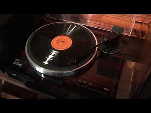 JVC / Victor QL-Y66F Turntable.