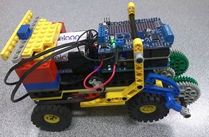 Student Robot Combines #Arduino   #Bluetooth, LEGO, PC control, is an Impressive First Build
