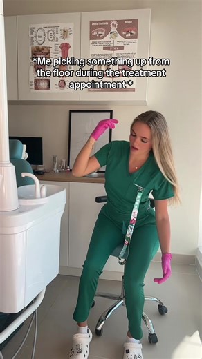 ‏He can’t look away 😂 #funny #dentalnurse #dentalassistant