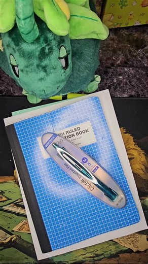 A clickable fountain pen? Oh yes—Writech understood the assignment. 💁‍♀️ This beauty comes in two nib sizes, fine and medium, and each pen includes five refills plus a refillable cartridge that uses the syringe method to fill. Today I’m testing out the medium nib with blue ink. For this test, I am using 4 different types of paper 📓 composition notebook paper 🖨️ regular computer paper 📒 Happy Planner paper ✨ Archer & Olive 160 gsm paper The results: • Composition notebook paper: Very little s