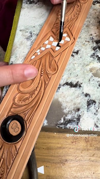 What kind of paints do I use?? Angelus paints all day!! I have tried lots of brands and always find my way back to these. #leather #leatherwork #tooledleather #paints #angeluspaint #angelusdirect #painting #leatherpaint