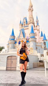 ✨Come with us on a rainy Magic Kingdom adventure — on what’s known as a “sandwich night”! 🥪☔️ What’s a sandwich night? It’s when there’s a Mickey’s Not-So-Scary Halloween Party on Friday and Sunday, so everyone flocks to Magic Kingdom on Saturday to catch Happily Ever After since the park closes early on party nights. 💫 I thought the rain would scare people away… but nope — it was packed! 😂 Even with the downpour, we met up with friends, shared dinner, and still managed to ride Space Mountain