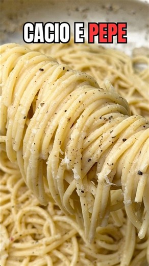 Cacio e Pepe 🇮🇹 | 3-Ingredient Italian Pasta 🤤