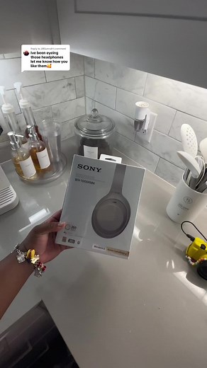 Replying to @JillGunnah Let’s review my new @SonyElectronics wh-1000XM4 ! 😏 I’m still shock on about the noise cancellation!!!!! #fypシ゚viral #sonywh1000xm4 #amazonfinds #sonyheadphones #honestreview #musthaves #imjustagirl #trending