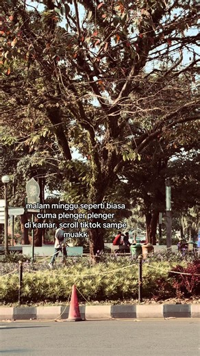 Malam Minggu di Kamar: Cuma Plenger dan Scroll TikTok
