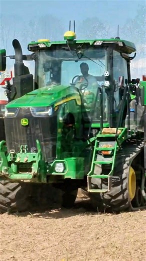 Feel the power of this john deere tractor working here #reels #farmlife #bigmachines #johndeeretractor #johndeere | Big Machines