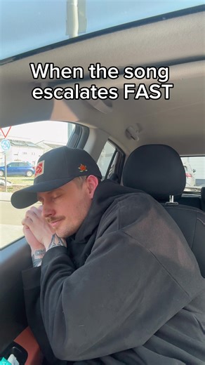 I love when a song does this😍 #metalcore #metal #elderemo #newsong #fyp Song: @Monument Of A Memory - HIT THE FLOOR @Theoria Records