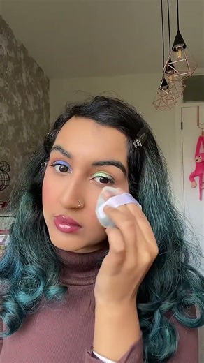 Flawless under-eye makeup with the softest powder puff duo!