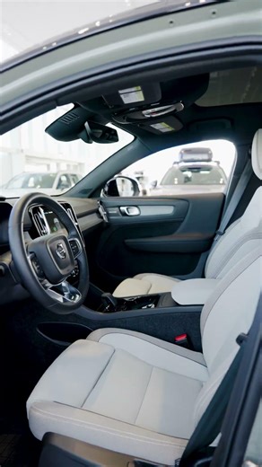 2025 Volvo EC40 Ultra | Sage Green Metallic | U2166681