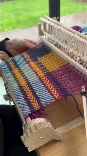 weaving a twill on the rigid heddle loom using 4 shaft extension kit #shorts