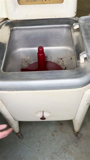 Maytag wringer washer in working condition selling 2/24/2026 online by Zettlemoyer Auction on HiBid