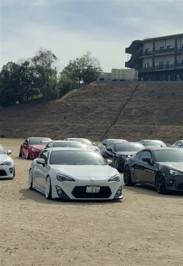 86学校：86台のトヨタ86が集結！