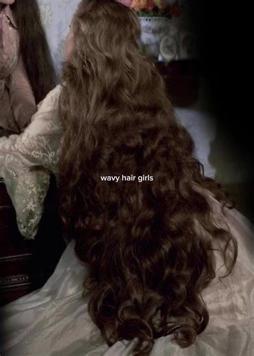 Medieval Wavy Hair: Stunning Mermaid Waves Tutorial