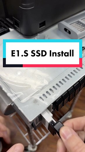 Installing E1.S SSDs in a Supermicro Sapphire Rapids Server