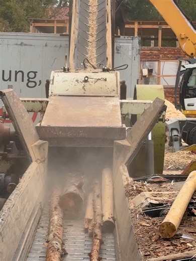Industrial Wood Chipper: Raw Log Processing in Sawmills