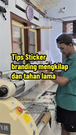 Selain bikin glowing dan mengkilap,sticker yang dilaminasi juga bakalan awet lebih lama loh,karena lebih terlindungi dari sinar UV,air ,goresan ,dan debu☝🏻 ☎️085235222264 Loc: Trenggalek,Jawa timur #fyp#sticker #branding #brandatiktok #anugerahdigitalprinting