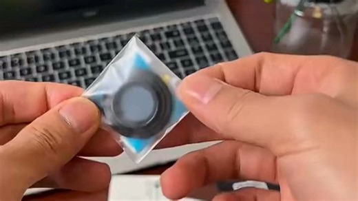 Action4绿蓝色款，清新配色活力满满，适合日常通勤与户外运动，轻盈设计缓解疲劳，自然色彩提升心情。