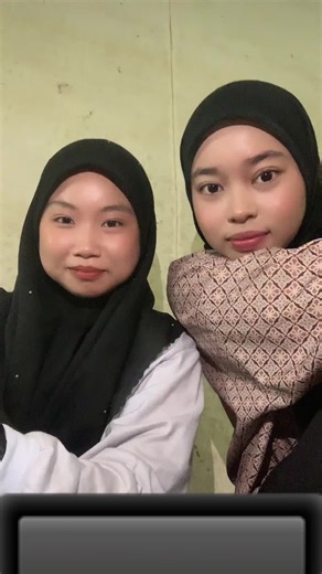 Pencil Skirt Outfit Ideas Inspired by Awanaz Style