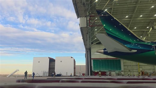 Boeing 787 Dreamliner with Aurora Borealis Tribute