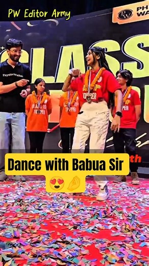 Ritik Sir & Student dance on stage😍♥️ #ritiksir #rajwantsir #mrsir #pw #samridhimam #jee2026 #neet