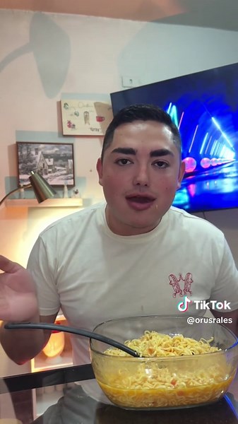 Ahorita que anda de moda #JuanGabriel #alexa #akinator #juegoalexa #juegoakinator @Alexa @Amazon @Amazon México