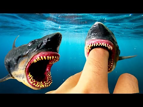 Megalodon toy figure || review
