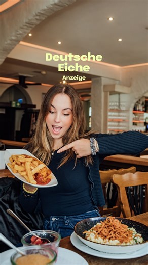 Anzeige | 🌈 Ein Ort, der Geschichte schreibt & Currywurst neu definiert. Die @deutscheeichemunchen : legendär, lecker & ein echtes Stück München! 🏙️✨ 🥢 Freddie Mercurys Lieblingsgericht? Gibt’s hier. 🌭 Der längste Lümmel Münchens? Auch. 🍸 Und die Rooftop-Terrasse? Ein Traum über den Dächern der Stadt! 📍Reichenbachstraße 13 | Geheimtipp München