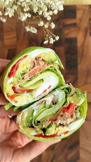This wrap is dangerously good 🥬Tuna Egg Lettuce & marinated peppers wrapped into high-protein lunch