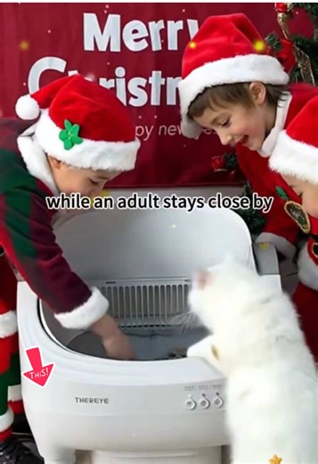 This smart litter box features one-touch cleaning, keeping your hands clean. With this, you'll never have to scoop cat litter every day again, and there are no unpleasant odors.😄😄#automaticlitterbox #smartcatlitterbox #cat #marrychristmas #catlitter