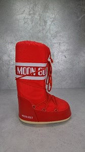 UNBOXING Moon Boot Icon Nylon Red review #unboxing #asmr #moonboots #wintershoes #redboots | Sneaker Peeker | Facebook