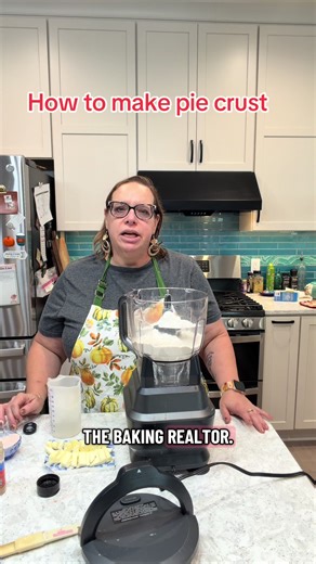 How to make a pie crust from scratch. This tutorial will take you step by step on how to make your own pie crust. I’m not going to judge you if you buy one from the store though. 😉 #piecrust #howtomakepiecrust #homemadepiecrust #piecrustfromscratch #thebakingrealtor
