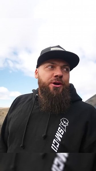 This Kenworth lowboy setup is absolutely killer