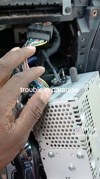 I'm not a newbie in car audio.I've been at it now.Probably about three or four years with doing my own builds and progessing . but these Metra brand RCA's both flexibility, but the flexibility is only in the jacket.The scoshe style r c a 's a lot tougher , and you can pull them without damaging the wire inside. #caraudio #bass #wiring #radio #teamviolentsounds