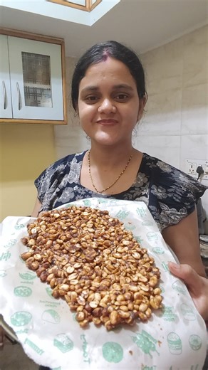 Makar Sankranti Special Peanut Chikki | Gur Singdana Chikki Recipe | Til Gud Season Sweet
