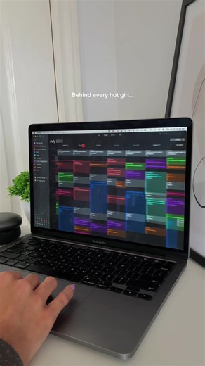 Google Calendar vs Apple Calendar: Digital Planner Showdown