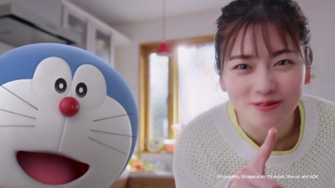 小芝風花 on Instagram: "日清オイリオさんから発売されている 「やみつきオイル」の新CMです☺︎✨ なんとドラえもんと共演させて頂きました〜♪ 私のおすすめは、 「ガーリックバター」と「カレーオイル」です😊 ぜひお手に取ってください♪ #日清オイリオ #やみつきオイル"