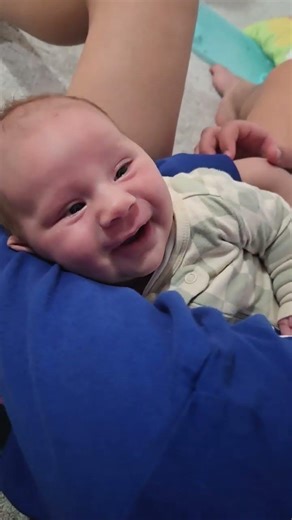 7 weeks old already talking to big brother #newbornbaby #lifeisbutadream #babybesties #babymoments