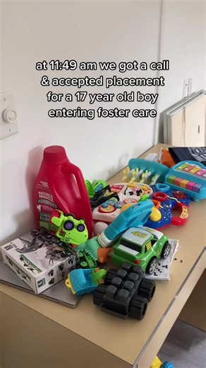 This family swiftly readied their home for a 17-year-old foster boy. 🌠👦 They welcomed him with open arms, ensuring he felt valued and cared for by preparing essentials. 💙 Let's learn from their example—be ready to support foster youth in need. Your kindness and preparedness can make a tremendous difference in a child's life. 🙌🏽 Visit https://fostermore.org/take-action/ to see how you can make a difference today! #FosterCare #MakeADifference | FosterMore