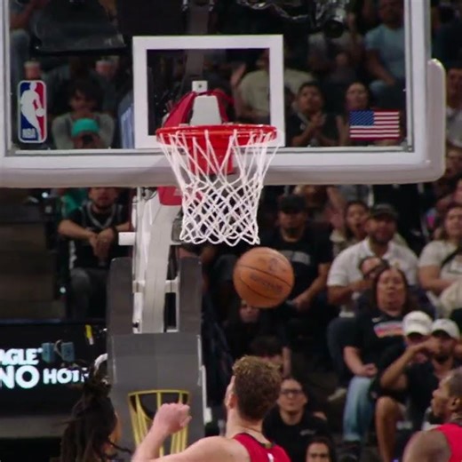 How Does a 7'4" Alien Move Like This?! 👽 | Wembanyama’s Unreal Agility Stuns the NBA! 🚀 #nba #hoops