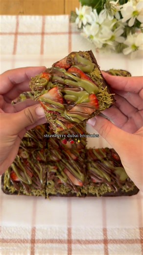 audrey bakes on Instagram: "Strawberry Dubai Chocolate Brownies 🍓🍫 (Recipe makes an 8x8 pan) Brownie batter: 10 tbsp (140g) melted unsalted butter 1 cup (200g) granulated sugar ¼ cup (50g) brown sugar, packed 2 eggs, room temp 1 tsp vanilla extract ½ cup + 2 tbsp (56g) unsweetened cocoa powder 1 tbsp (13g) vegetable oil ½ tsp salt ½ tsp espresso powder (optional) ½ cup (63g) all purpose flour, spooned & leveled or weighed (don’t pack it in) ¾ cup (130g) chocolate chips Filling: 2