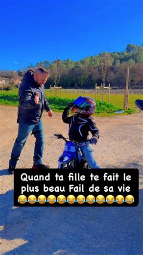 Quand ta fille te fait l’un des plus beaux cale de sa vie et cale avec une Pw 😂😂😂🤩 oui des fois je suis désespéré aussi 😂😂 et vous vous en pensez quoi ? Partenariat : @speedwayfr @x1r_france @mizarcustom.group @midlandfrance @refertmoto @shapeheart_ @shine_auto_ @eyelightsfr @roofhelmetsofficiel @autobest_officiel @stockomoto code promo: Ride15 @usvracing code promo :fred20 20% Une Ktm 🚀🤩🤪🌞 . 💪🏻 #motardfr #triumphmotorcycles #ktm #superduke #1290superduke motorcycle motard motardfran