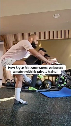 POV: Manchester United Bryan Mbeumo warming up