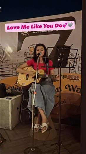 Love me like you do 💕 #coversong #acousticcover #cover